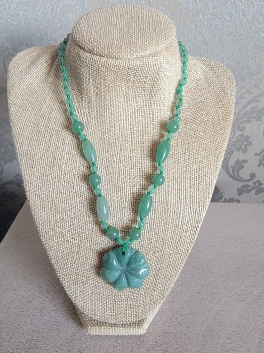 Green Aventurine Beaded Necklace with Floral Pendant Silvertone